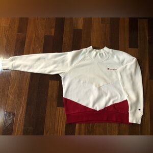 Champion, women’s XL sweatshirt